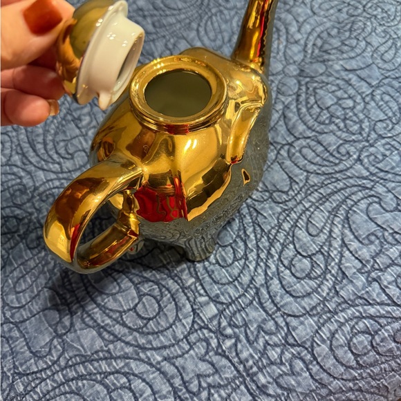 Gold Elephant Teapot - Picture 3 of 15
